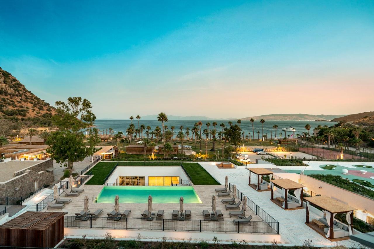 Radisson Collection Hotel, Bodrum 아크얄라 외부 사진 The resort's main pool