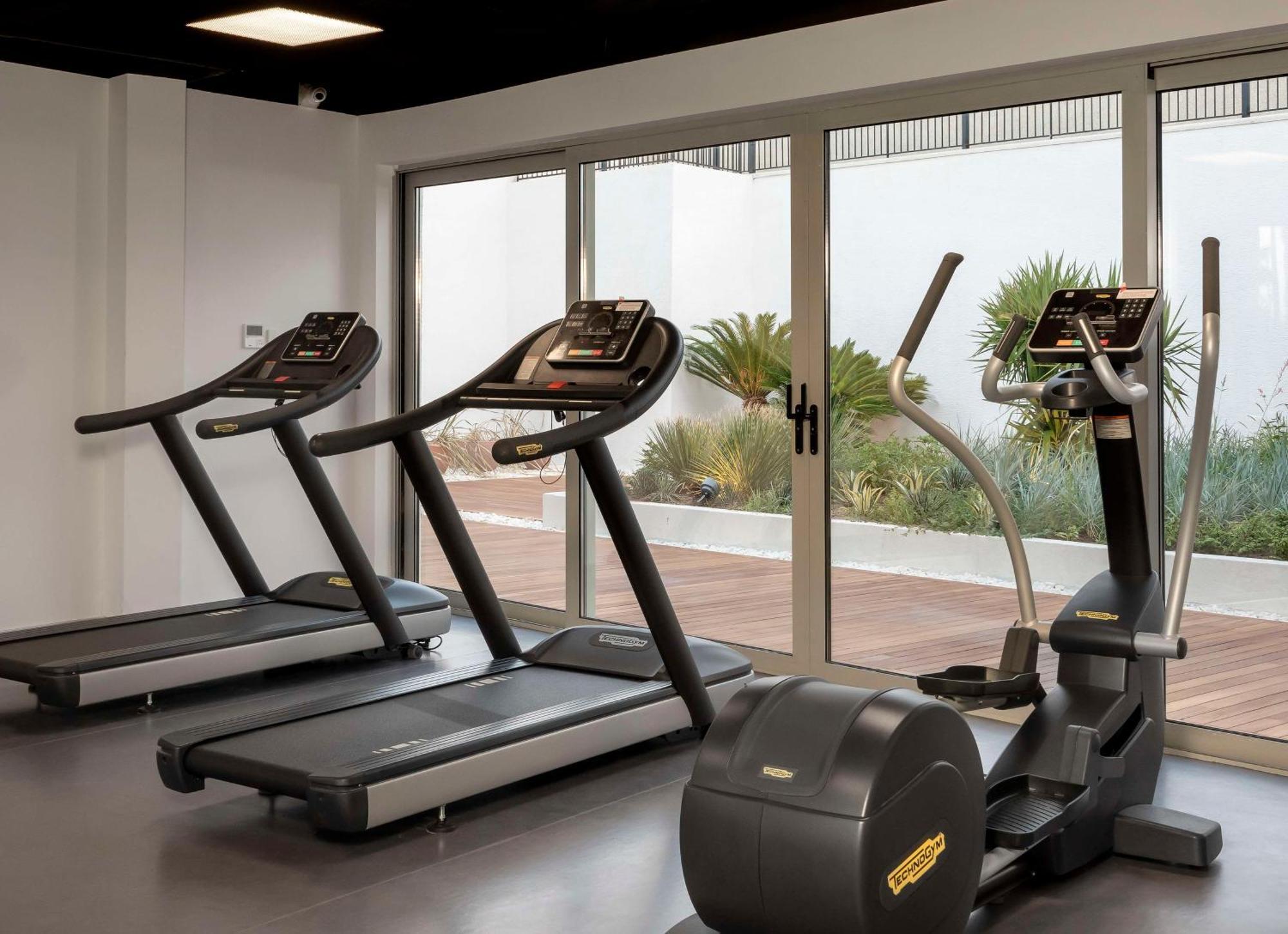 Radisson Collection Hotel, Bodrum 아크얄라 외부 사진 Treadmills and elliptical cross trainer